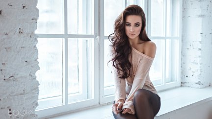 Women Brunette Wavy Hair Face Smoky Eyes Kseniya Klimenko Sitting Women Indoors Long