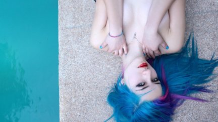 Jelly Suicide, dyed hair, short hair, women indoors, model 