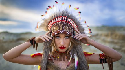 women, red lipstick, blue eyes, women outdoors, feathers, blue nails ...